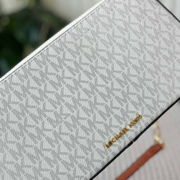 Michael Kors Chain Underarm Bag - Picture 6 of 6